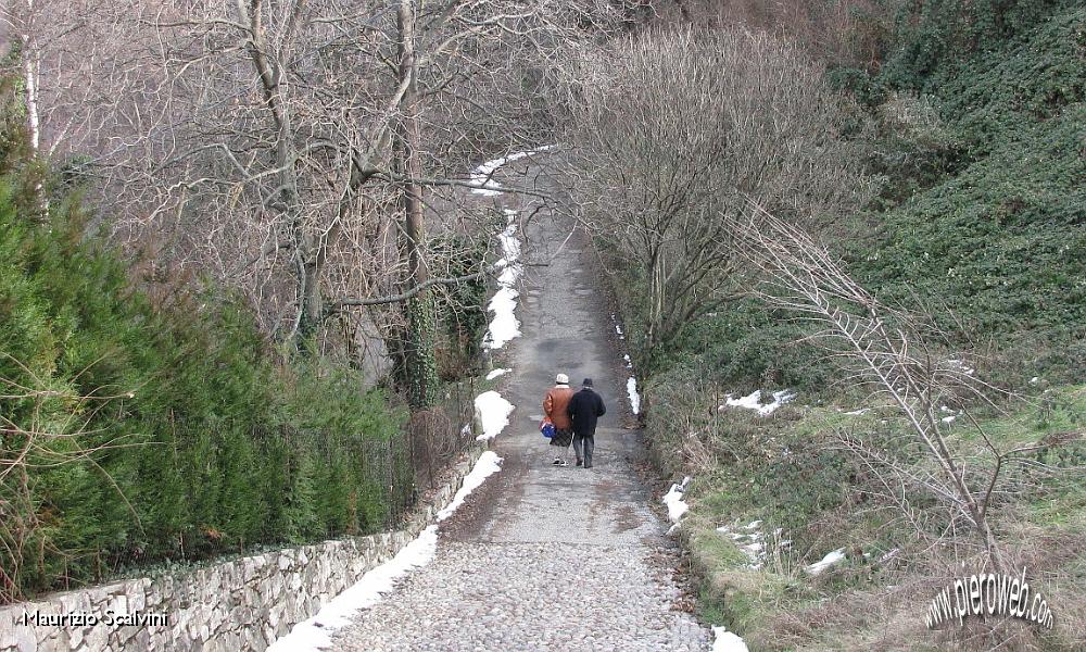 31 Passeggiando lungo.....JPG